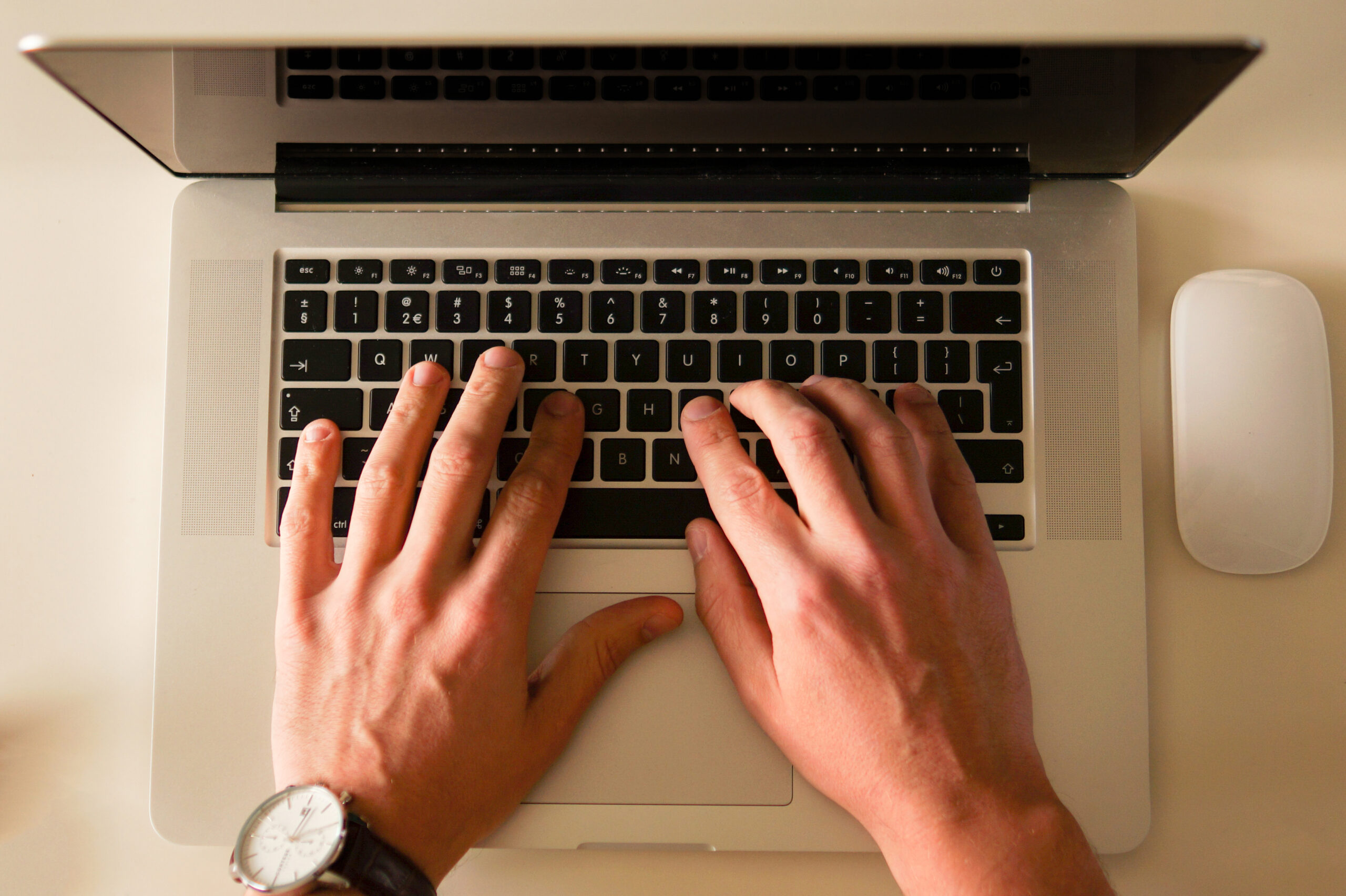 Skyrocket Your Productivity: Why Wall-Mounted Desks Are a Game-Changer